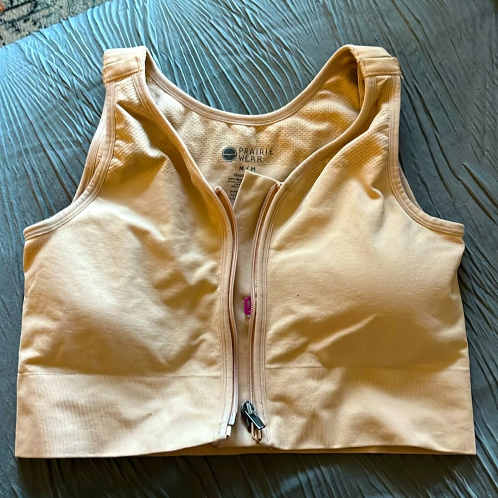 Mastectomy/reconstruction compression bra